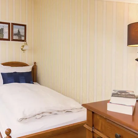 Luxurious In Mecklenburg With Furnished Terrace רוסטוק