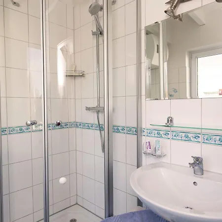 Luxurious In Mecklenburg With Furnished Terrace רוסטוק